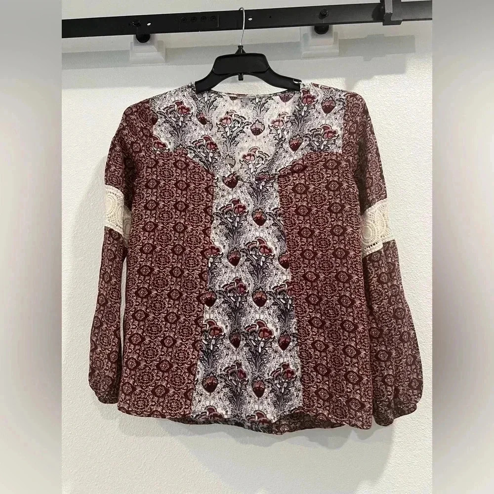 Boho loose fit top with crochet inserts on sleeves. Navy, burgundy, & cream. XS​